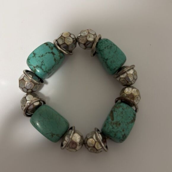 Faux Turquoise and Silver Beaded Stretch Bracelet. - Picture 5 of 5